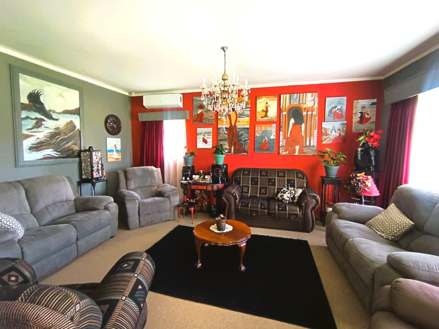 5 Bedroom Property for Sale in Hospitaalpark Free State